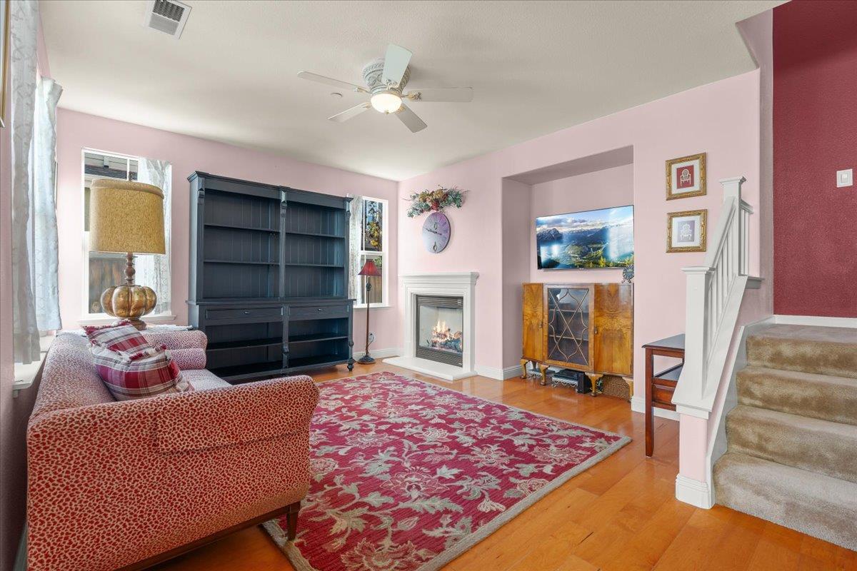 Detail Gallery Image 10 of 29 For 704 Tennyson Dr, Gilroy,  CA 95020 - 3 Beds | 2/1 Baths