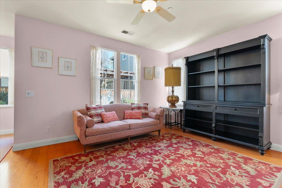 Detail Gallery Image 11 of 29 For 704 Tennyson Dr, Gilroy,  CA 95020 - 3 Beds | 2/1 Baths