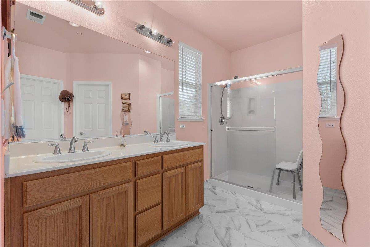 Detail Gallery Image 17 of 29 For 704 Tennyson Dr, Gilroy,  CA 95020 - 3 Beds | 2/1 Baths