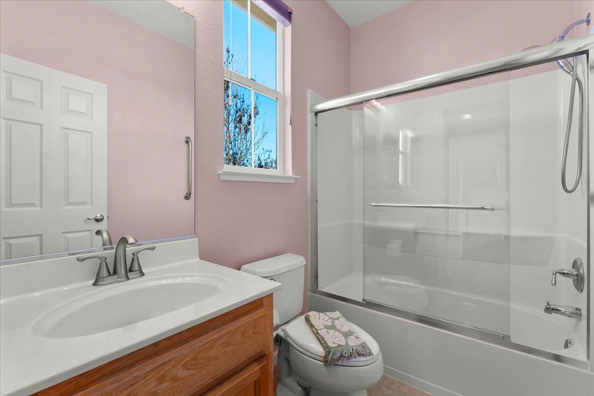 Detail Gallery Image 19 of 29 For 704 Tennyson Dr, Gilroy,  CA 95020 - 3 Beds | 2/1 Baths