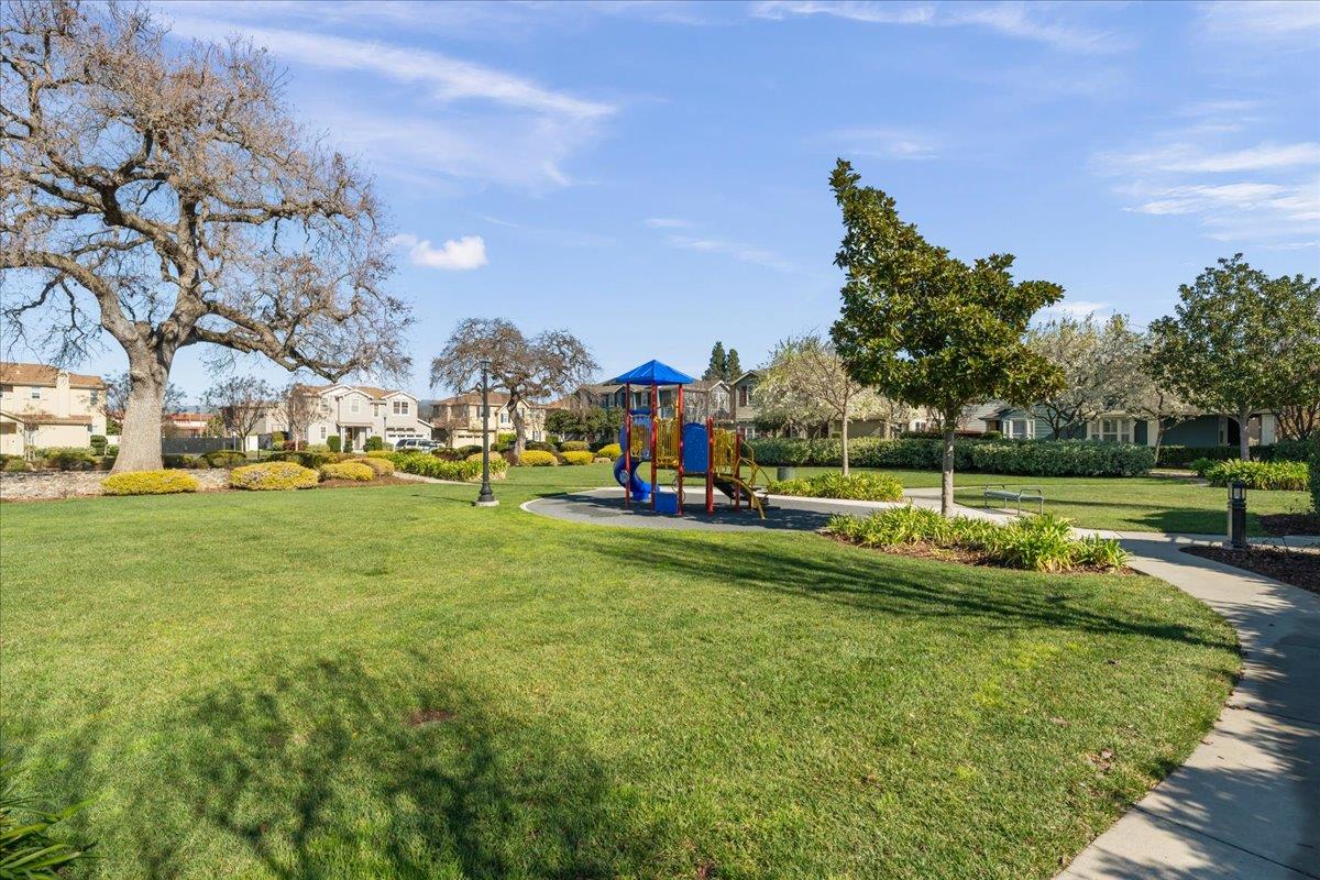 Detail Gallery Image 25 of 29 For 704 Tennyson Dr, Gilroy,  CA 95020 - 3 Beds | 2/1 Baths