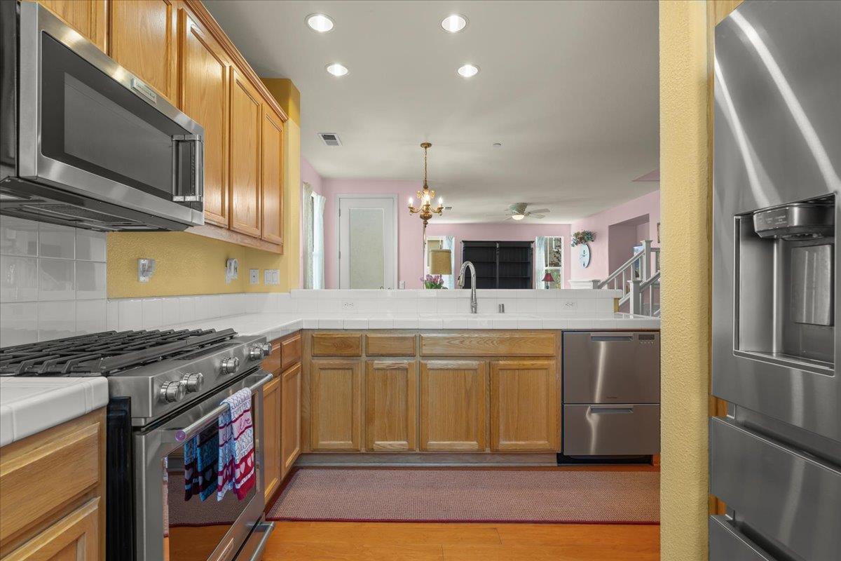 Detail Gallery Image 5 of 29 For 704 Tennyson Dr, Gilroy,  CA 95020 - 3 Beds | 2/1 Baths