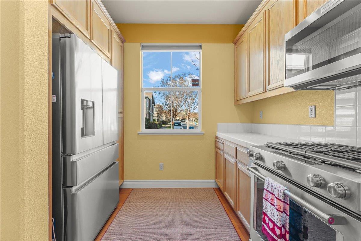 Detail Gallery Image 6 of 29 For 704 Tennyson Dr, Gilroy,  CA 95020 - 3 Beds | 2/1 Baths