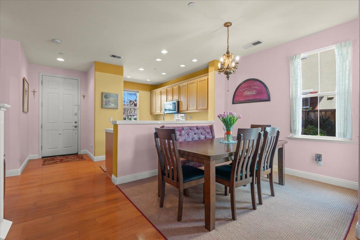 Detail Gallery Image 8 of 29 For 704 Tennyson Dr, Gilroy,  CA 95020 - 3 Beds | 2/1 Baths