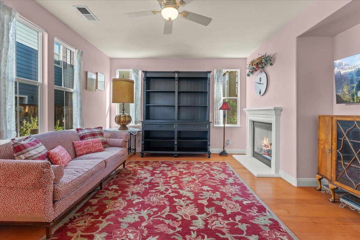 Detail Gallery Image 9 of 29 For 704 Tennyson Dr, Gilroy,  CA 95020 - 3 Beds | 2/1 Baths