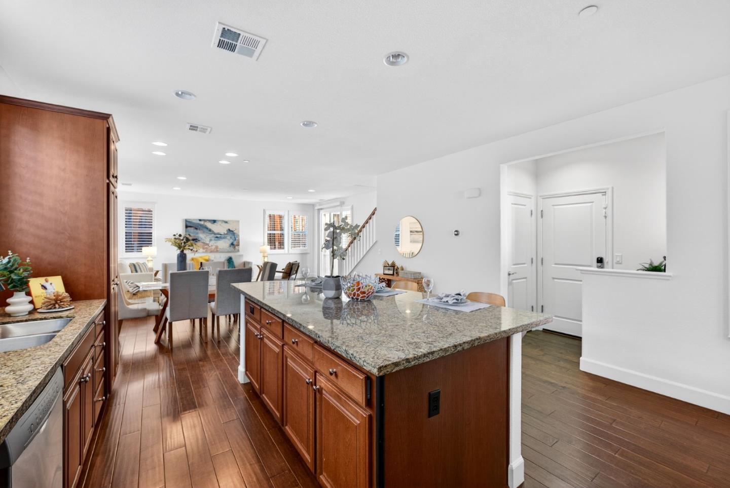 Detail Gallery Image 14 of 49 For 3210 La Rochelle Way, San Jose,  CA 95135 - 4 Beds | 3 Baths