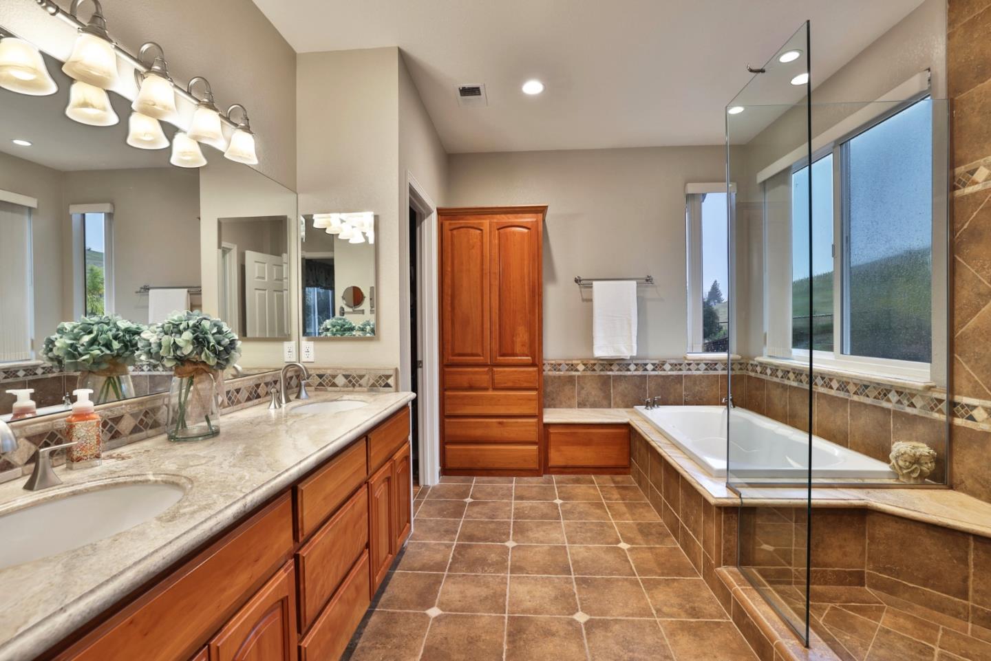 Detail Gallery Image 15 of 43 For 7085 Wilderness Cir, San Jose,  CA 95135 - 4 Beds | 3 Baths