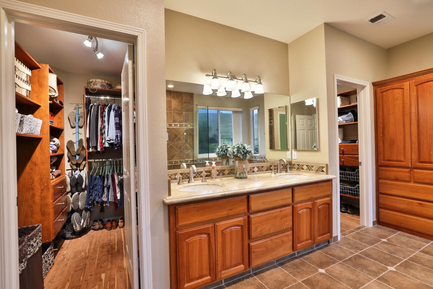 Detail Gallery Image 17 of 43 For 7085 Wilderness Cir, San Jose,  CA 95135 - 4 Beds | 3 Baths