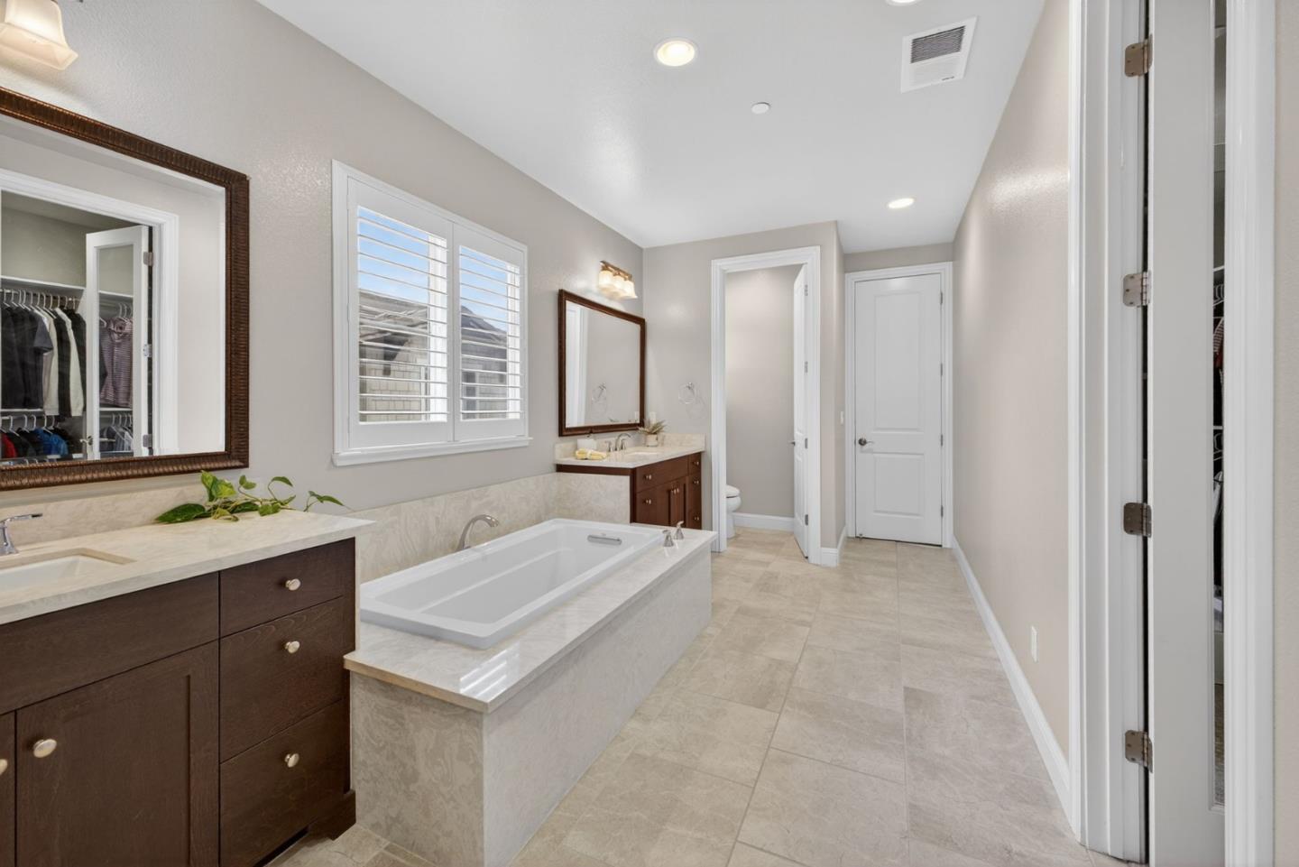 Detail Gallery Image 14 of 28 For 1855 Sycamore Crk, San Jose,  CA 95120 - 4 Beds | 4 Baths