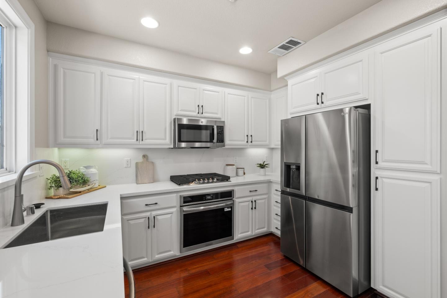 Detail Gallery Image 8 of 49 For 1756 Ringwood Ave, San Jose,  CA 95131 - 4 Beds | 3/1 Baths