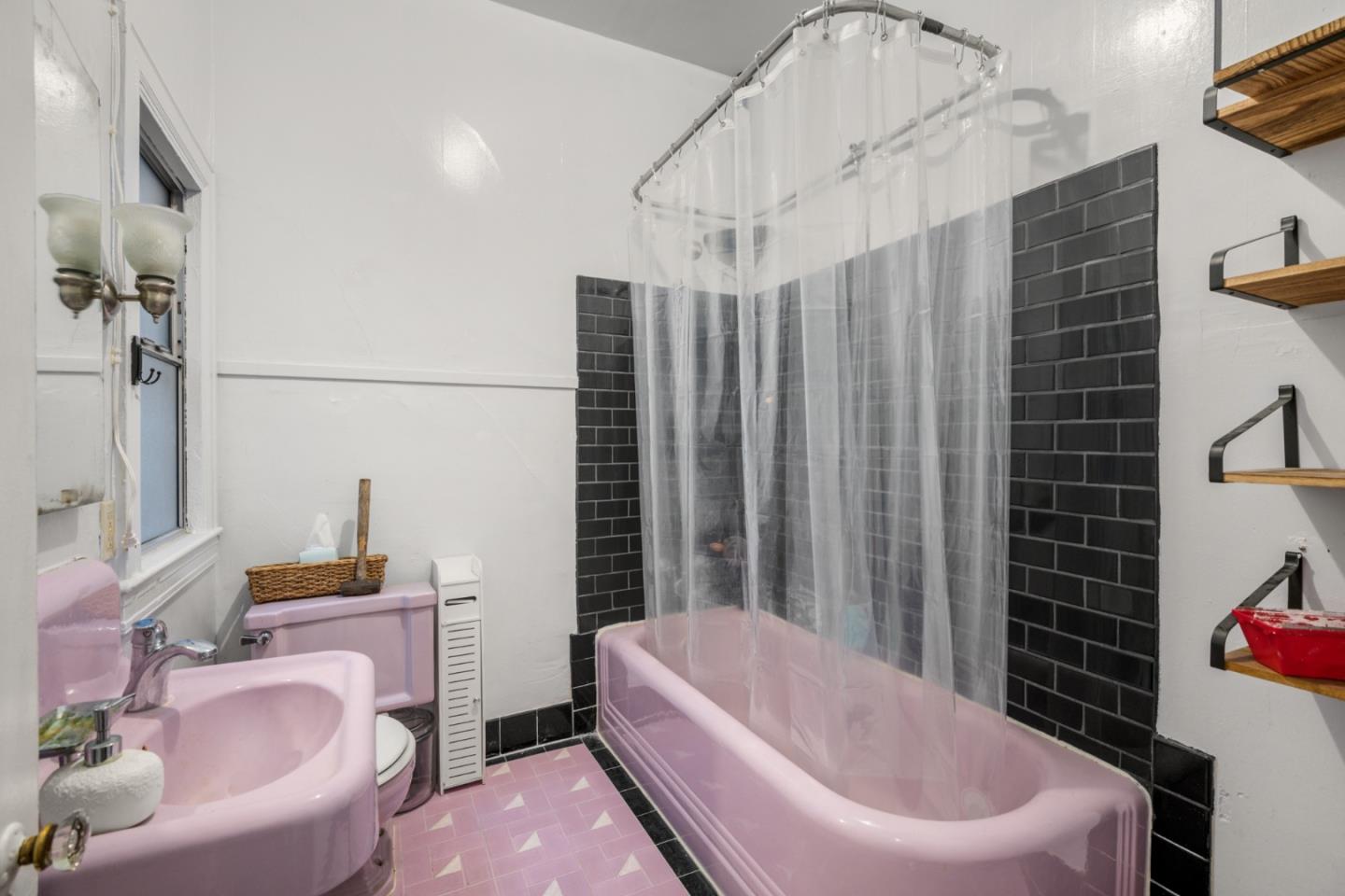 Detail Gallery Image 14 of 18 For 2874-2882 Telegraph Ave, Oakland,  CA 94609 - – Beds | – Baths