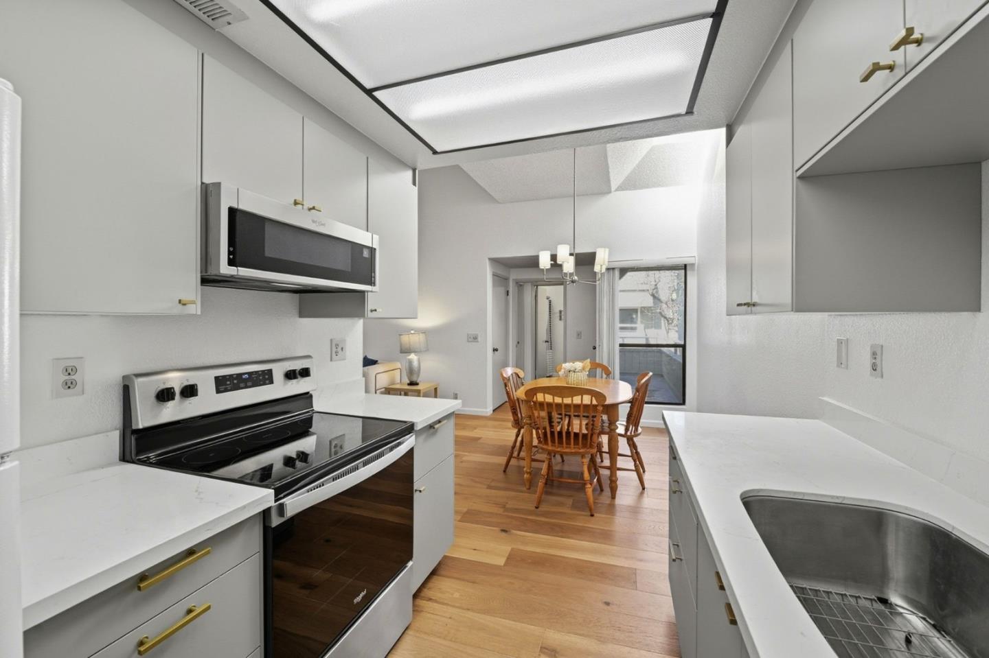 Detail Gallery Image 9 of 28 For 1776 Braddock Ct, San Jose,  CA 95125 - 2 Beds | 2 Baths