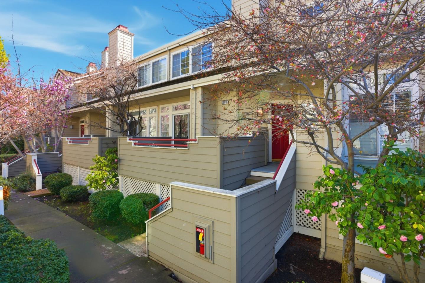 Detail Gallery Image 4 of 62 For 509 Porpoise Bay Ter #C,  Sunnyvale,  CA 94089 - 3 Beds | 2/1 Baths