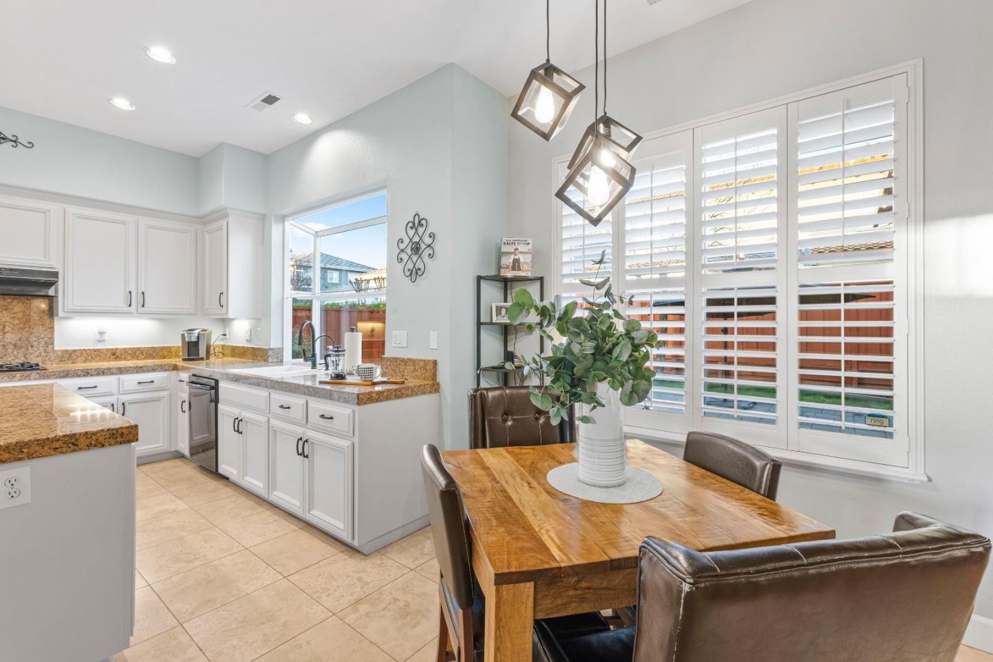 Detail Gallery Image 12 of 50 For 18312 Solano Ct, Morgan Hill,  CA 95037 - 4 Beds | 3 Baths