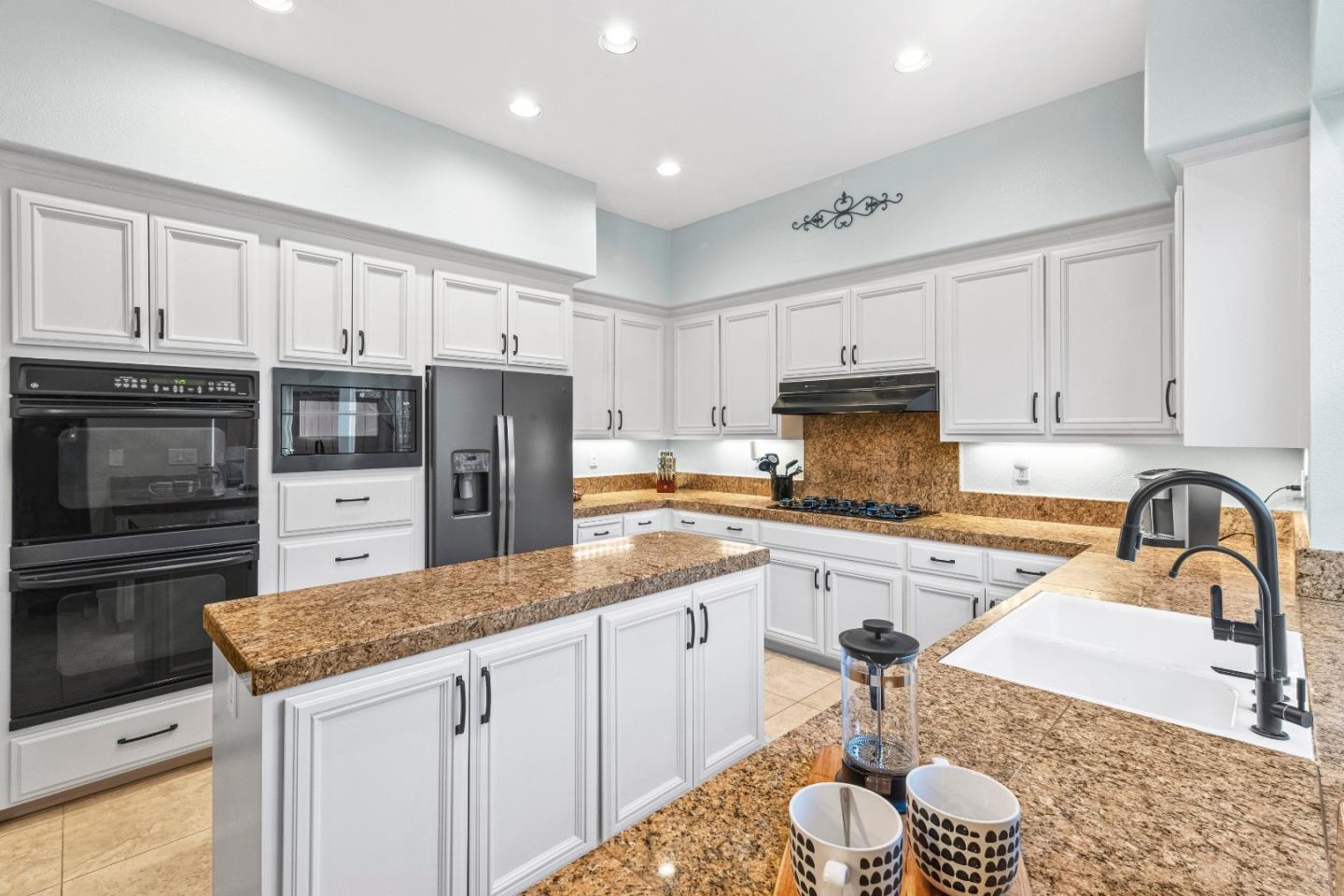 Detail Gallery Image 16 of 50 For 18312 Solano Ct, Morgan Hill,  CA 95037 - 4 Beds | 3 Baths