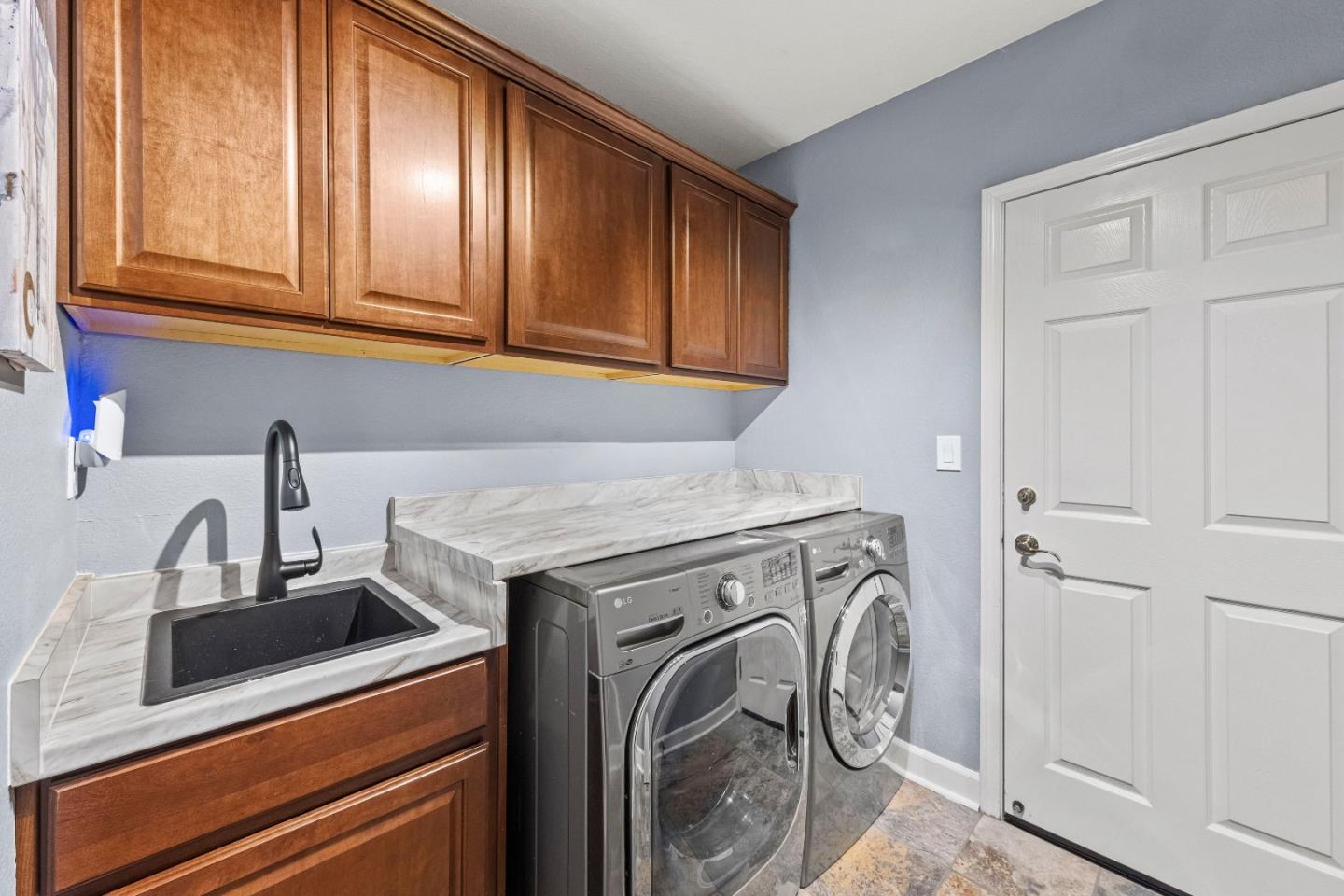 Detail Gallery Image 9 of 50 For 18312 Solano Ct, Morgan Hill,  CA 95037 - 4 Beds | 3 Baths