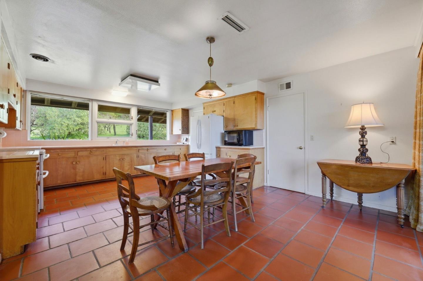 Detail Gallery Image 7 of 46 For 24733 Loma Prieta Ave, Los Gatos,  CA 95033 - 4 Beds | 3/1 Baths
