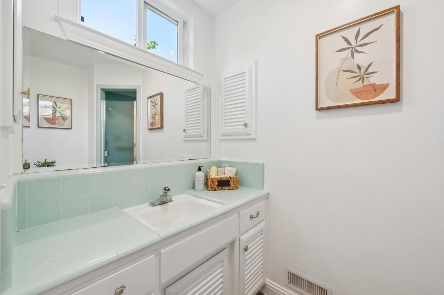 Detail Gallery Image 13 of 22 For 18855 Aspesi Dr, Saratoga,  CA 95070 - 3 Beds | 2/1 Baths