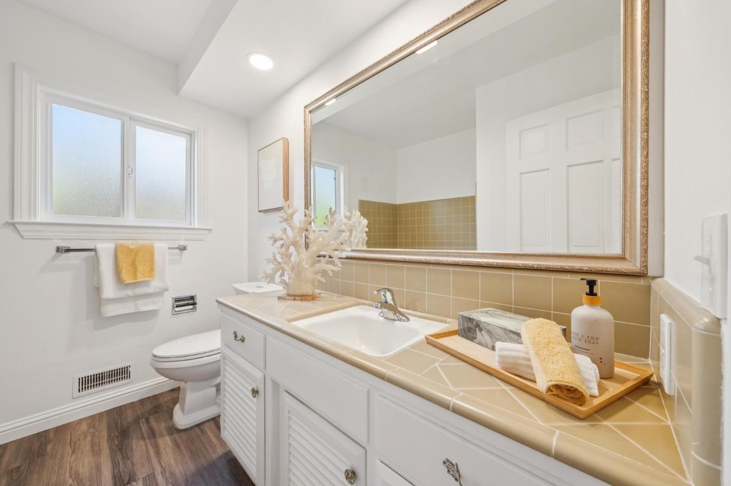 Detail Gallery Image 16 of 22 For 18855 Aspesi Dr, Saratoga,  CA 95070 - 3 Beds | 2/1 Baths