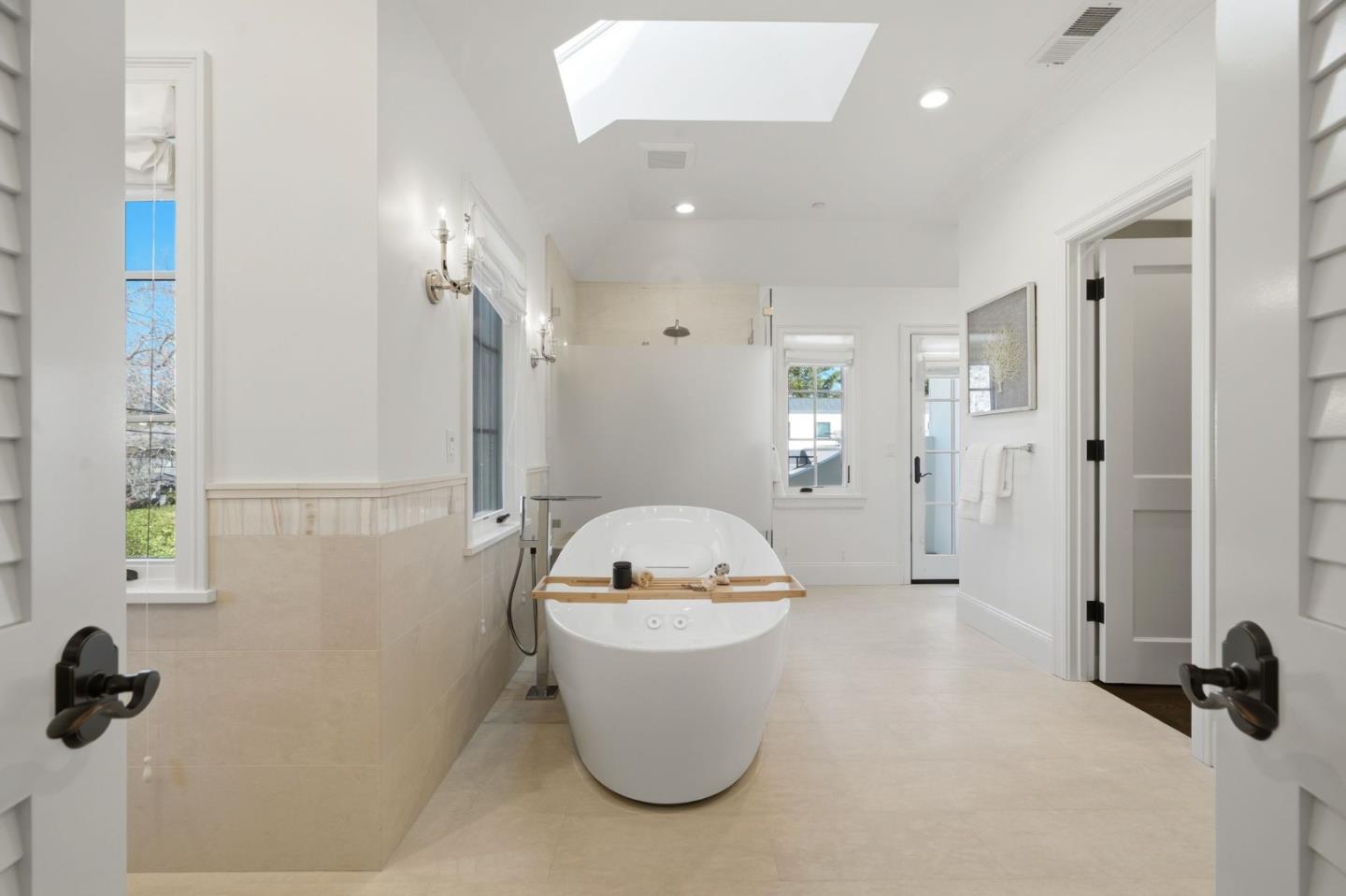 Detail Gallery Image 25 of 69 For 1501 Bryant St, Palo Alto,  CA 94301 - 5 Beds | 5/3 Baths