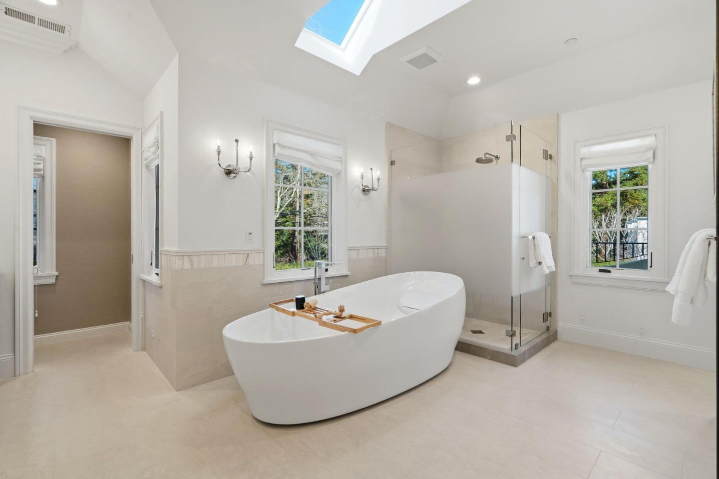 Detail Gallery Image 27 of 69 For 1501 Bryant St, Palo Alto,  CA 94301 - 5 Beds | 5/3 Baths