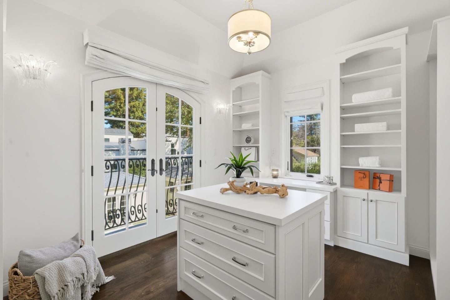 Detail Gallery Image 29 of 69 For 1501 Bryant St, Palo Alto,  CA 94301 - 5 Beds | 5/3 Baths