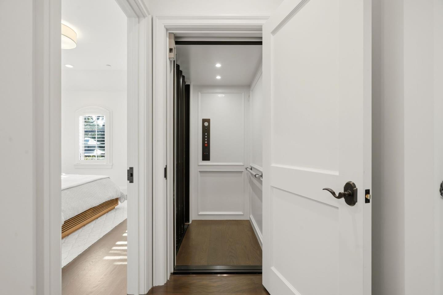 Detail Gallery Image 40 of 69 For 1501 Bryant St, Palo Alto,  CA 94301 - 5 Beds | 5/3 Baths