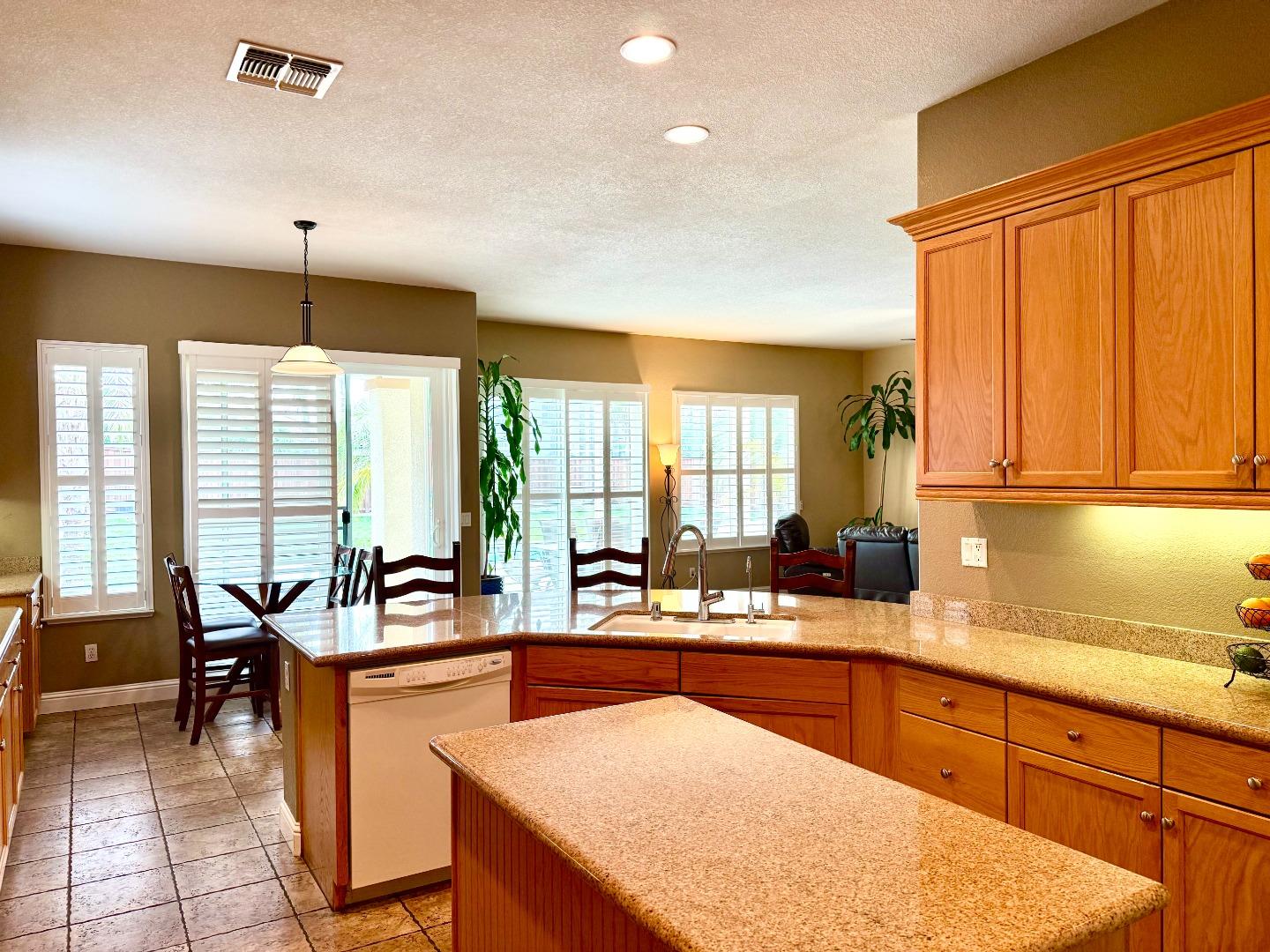 Detail Gallery Image 7 of 26 For 9510 Pinehurst Dr, Roseville,  CA 95747 - 4 Beds | 3/1 Baths