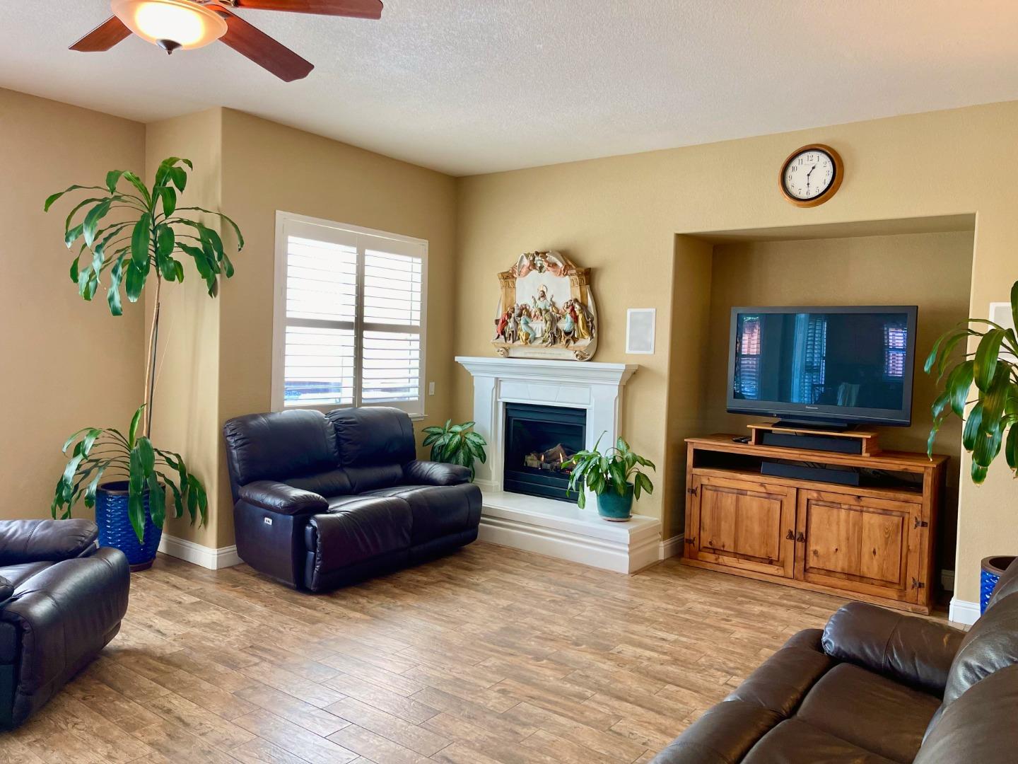 Detail Gallery Image 9 of 26 For 9510 Pinehurst Dr, Roseville,  CA 95747 - 4 Beds | 3/1 Baths