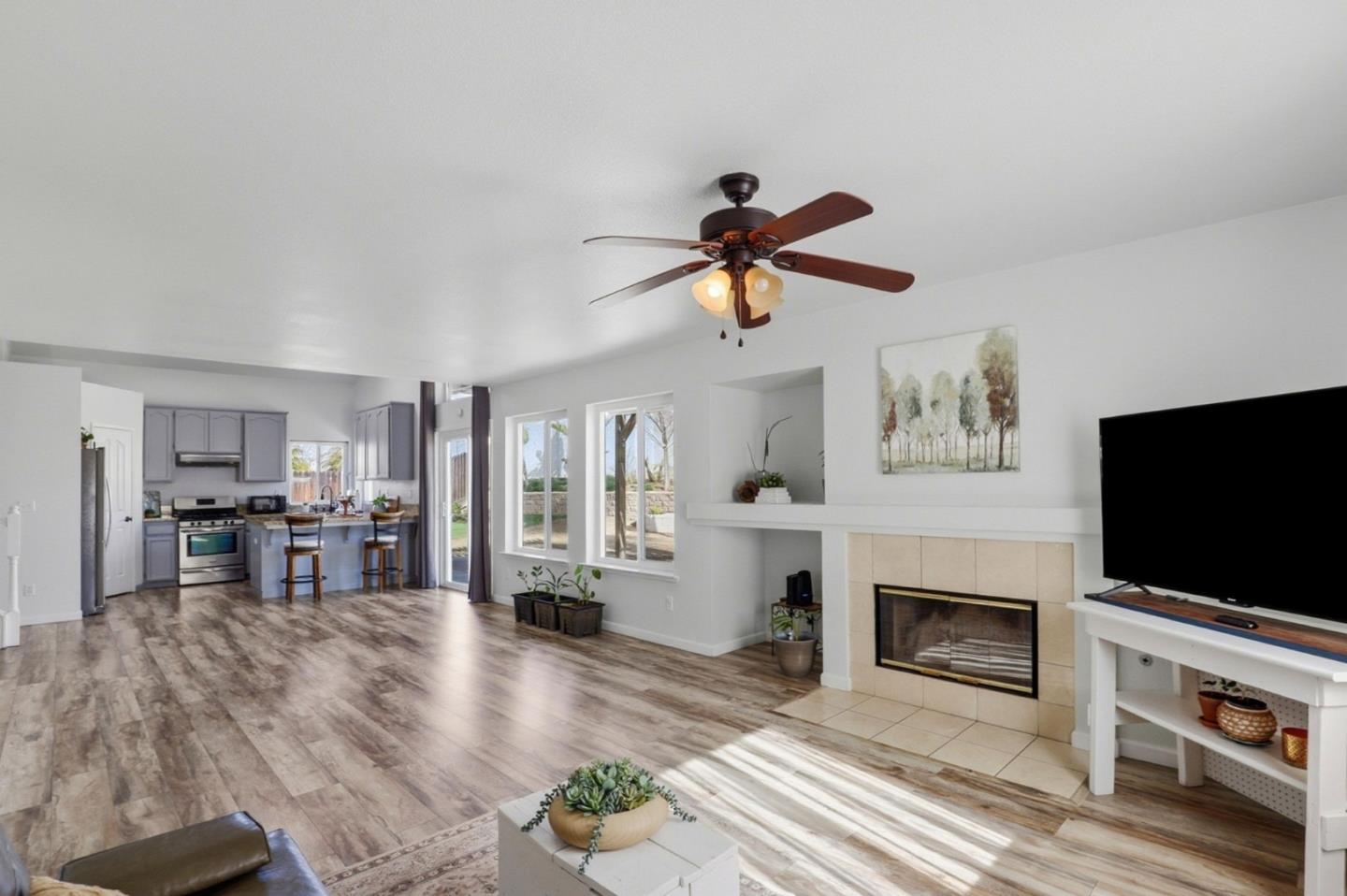 Detail Gallery Image 10 of 39 For 2191 Spruce Dr, Hollister,  CA 95023 - 4 Beds | 2 Baths