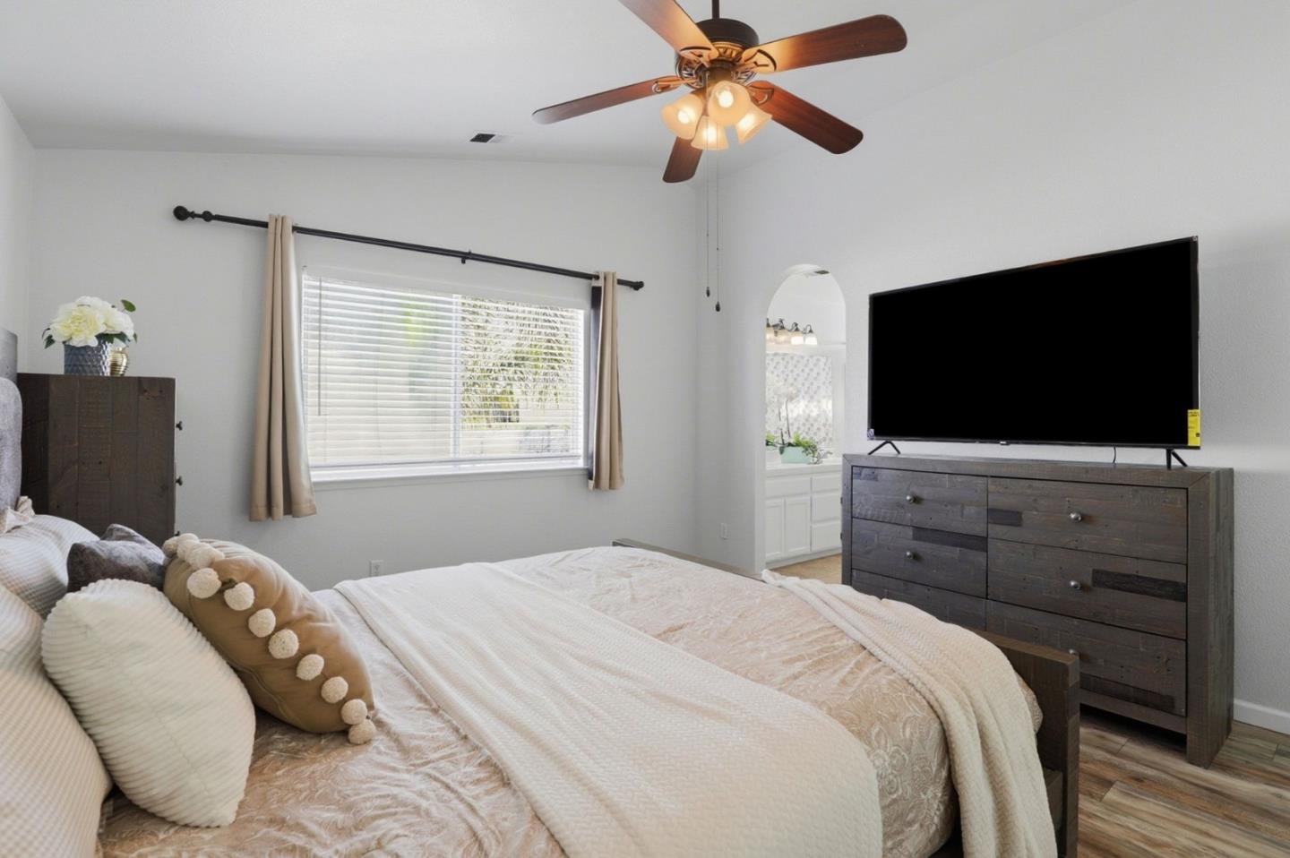 Detail Gallery Image 16 of 39 For 2191 Spruce Dr, Hollister,  CA 95023 - 4 Beds | 2 Baths