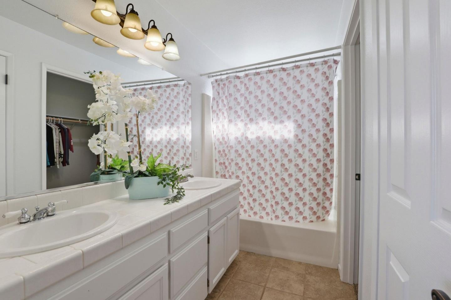 Detail Gallery Image 18 of 39 For 2191 Spruce Dr, Hollister,  CA 95023 - 4 Beds | 2 Baths