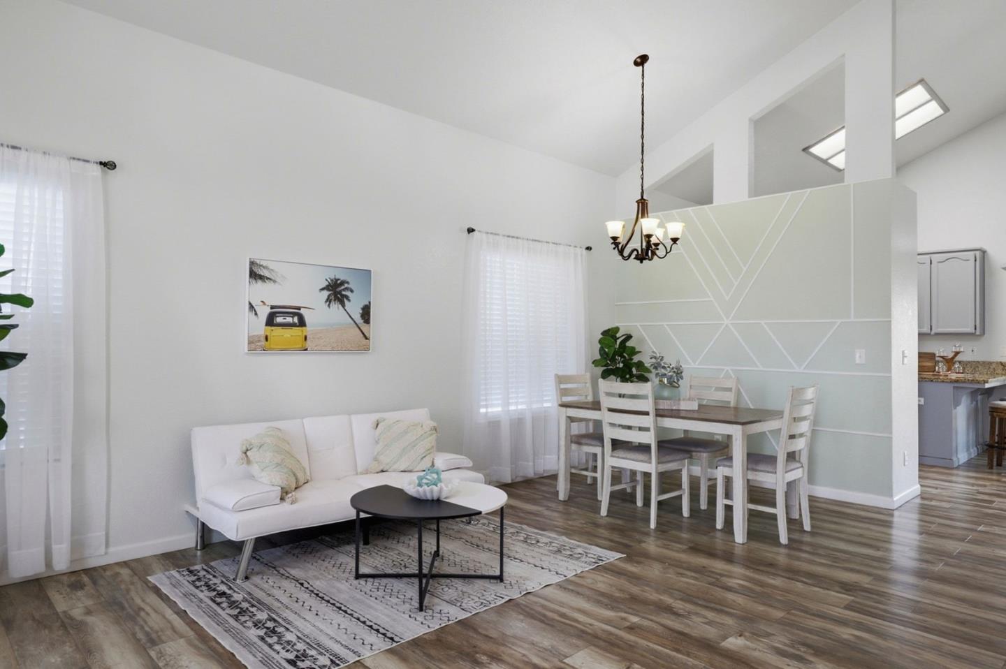 Detail Gallery Image 4 of 39 For 2191 Spruce Dr, Hollister,  CA 95023 - 4 Beds | 2 Baths