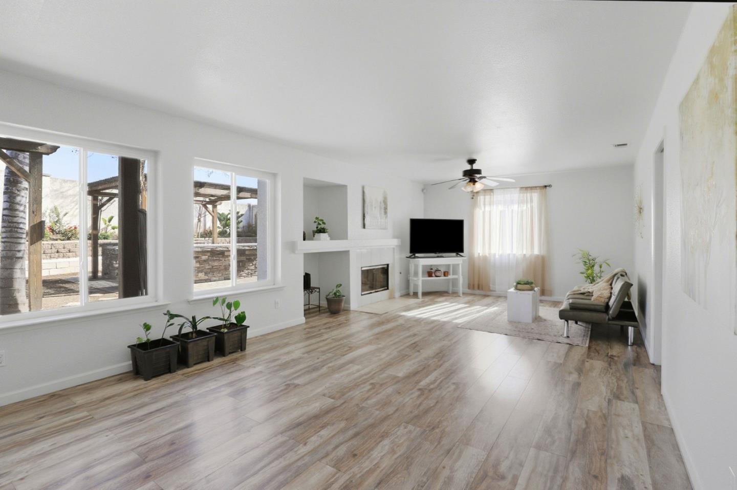 Detail Gallery Image 9 of 39 For 2191 Spruce Dr, Hollister,  CA 95023 - 4 Beds | 2 Baths