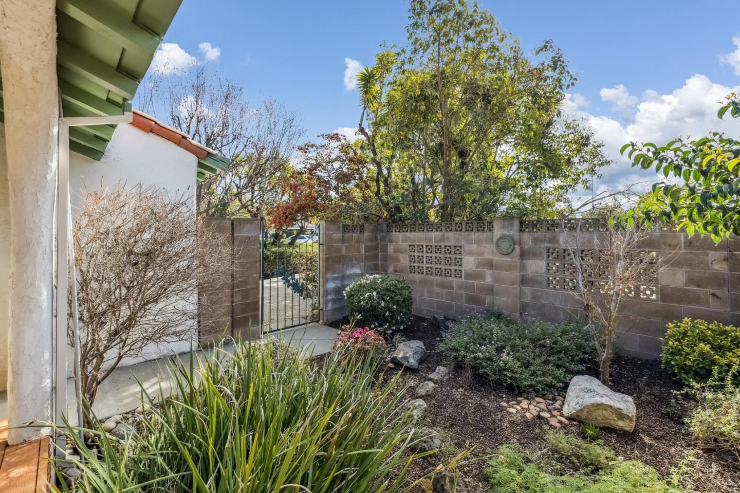 Detail Gallery Image 4 of 43 For 4845 Los Arboles Pl, Fremont,  CA 94536 - 2 Beds | 2 Baths