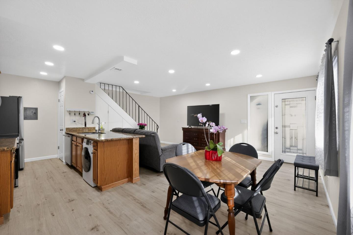 Detail Gallery Image 20 of 43 For 792 Warring #3,  San Jose,  CA 95123 - 2 Beds | 1 Baths