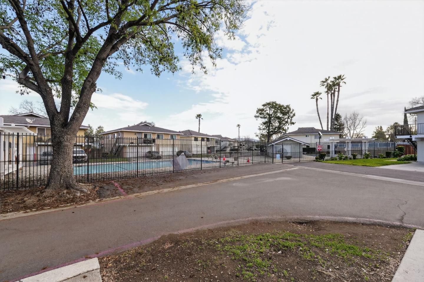 Detail Gallery Image 8 of 43 For 792 Warring #3,  San Jose,  CA 95123 - 2 Beds | 1 Baths