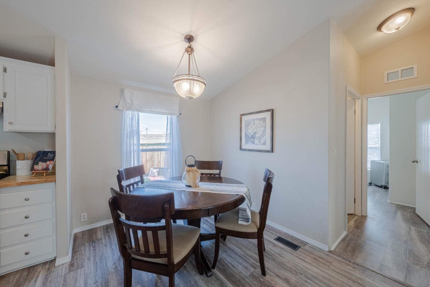 Detail Gallery Image 7 of 31 For 1206 La Salle Ave #7,  Seaside,  CA 93955 - 3 Beds | 2 Baths