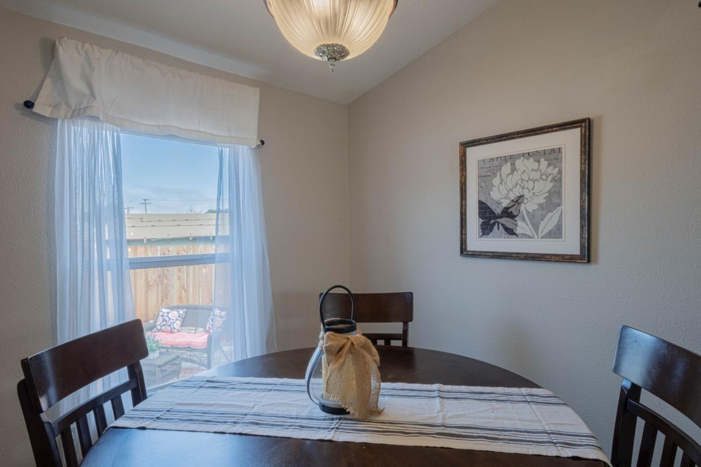 Detail Gallery Image 8 of 31 For 1206 La Salle Ave #7,  Seaside,  CA 93955 - 3 Beds | 2 Baths
