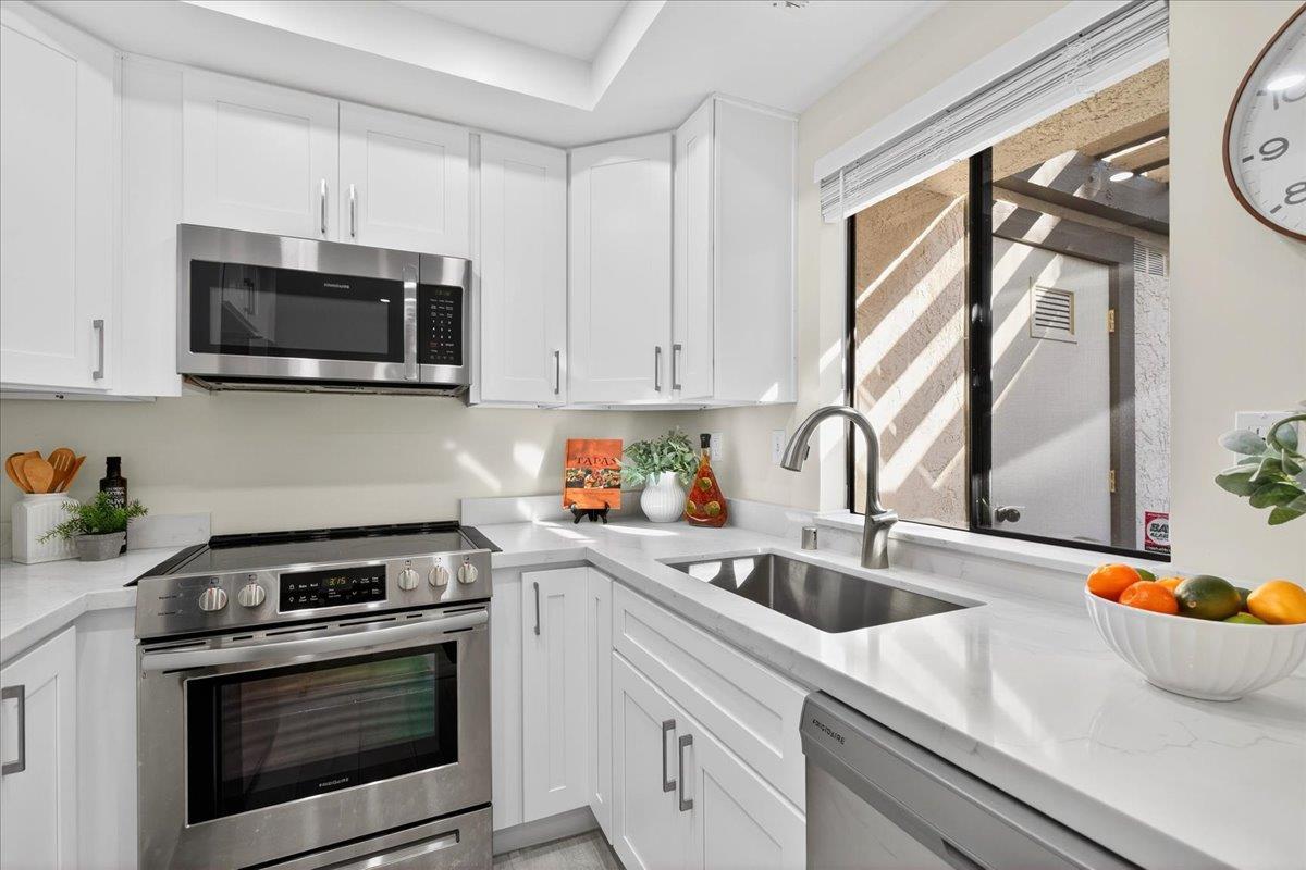 Detail Gallery Image 11 of 31 For 582 Pimlico Court, Walnut Creek,  CA 94597 - 2 Beds | 2/1 Baths