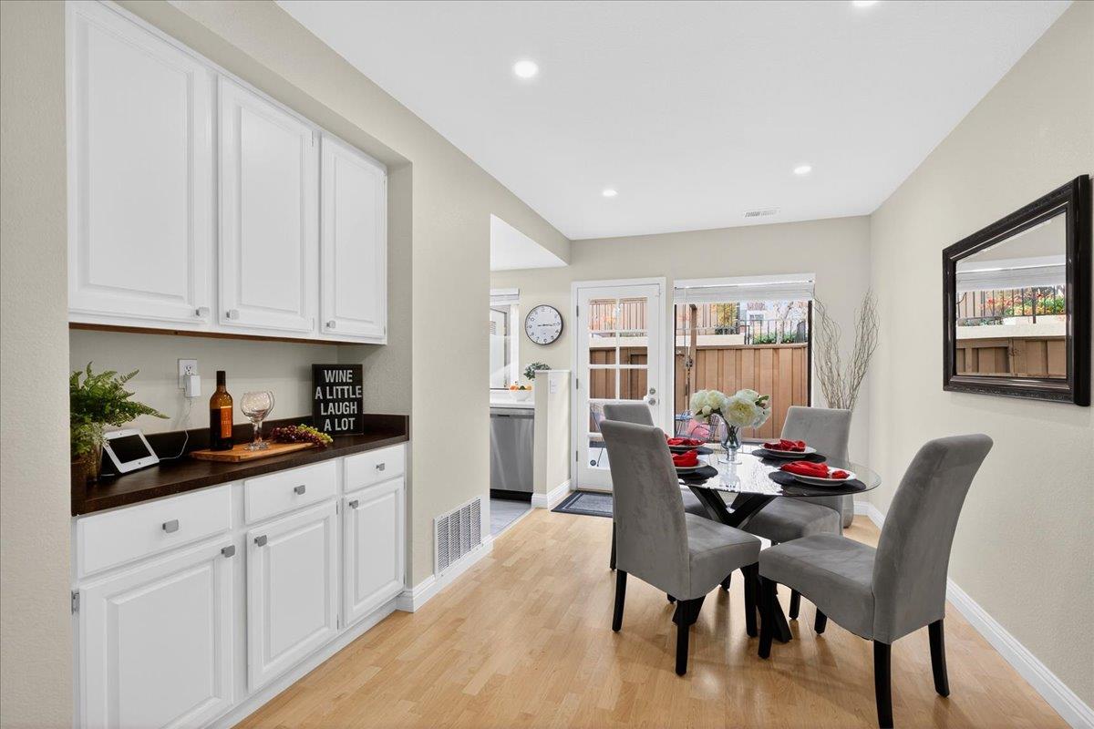 Detail Gallery Image 9 of 31 For 582 Pimlico Court, Walnut Creek,  CA 94597 - 2 Beds | 2/1 Baths