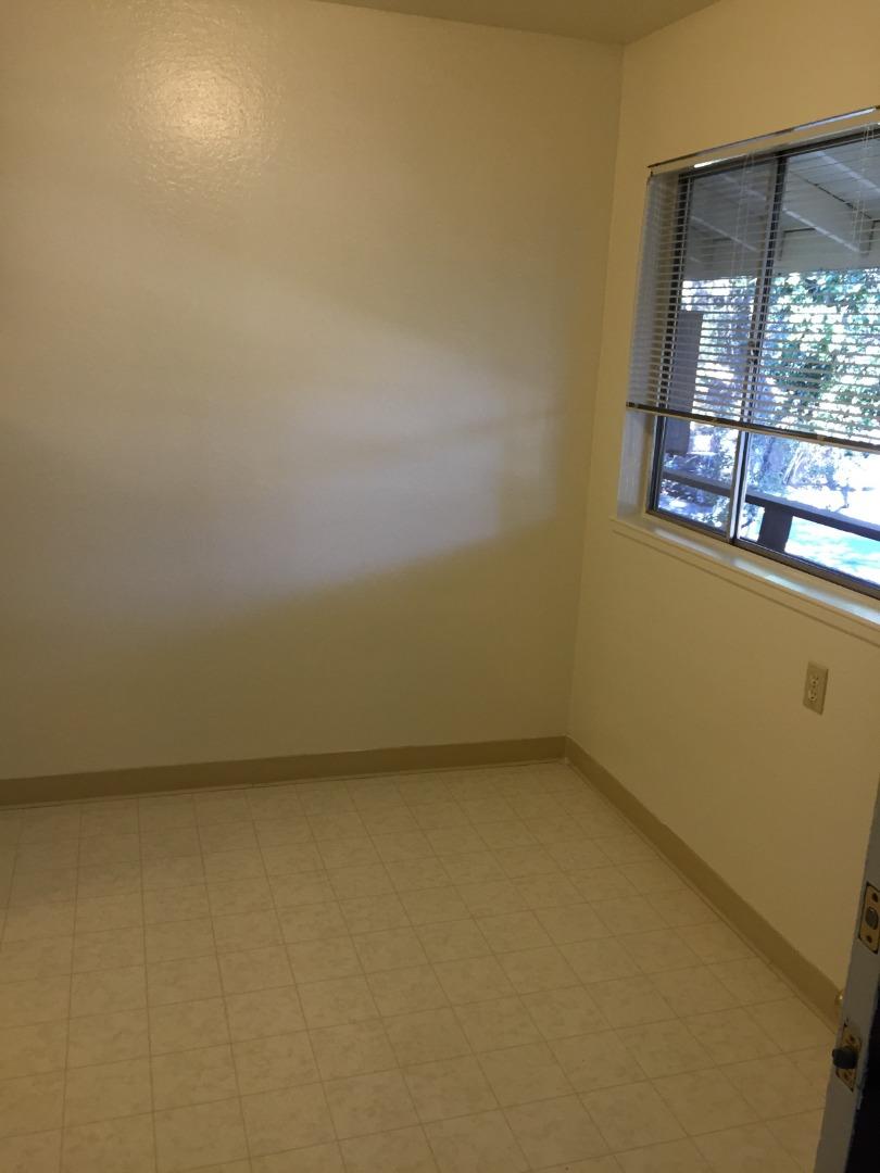 Detail Gallery Image 5 of 5 For 774 Coleman #F,  Menlo Park,  CA 94025 - 1 Beds | 1 Baths