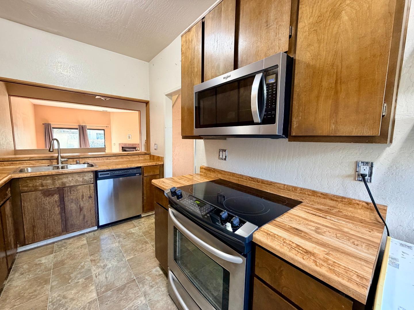 Detail Gallery Image 9 of 40 For 170 Marylinn Dr, Milpitas,  CA 95035 - 2 Beds | 2/1 Baths