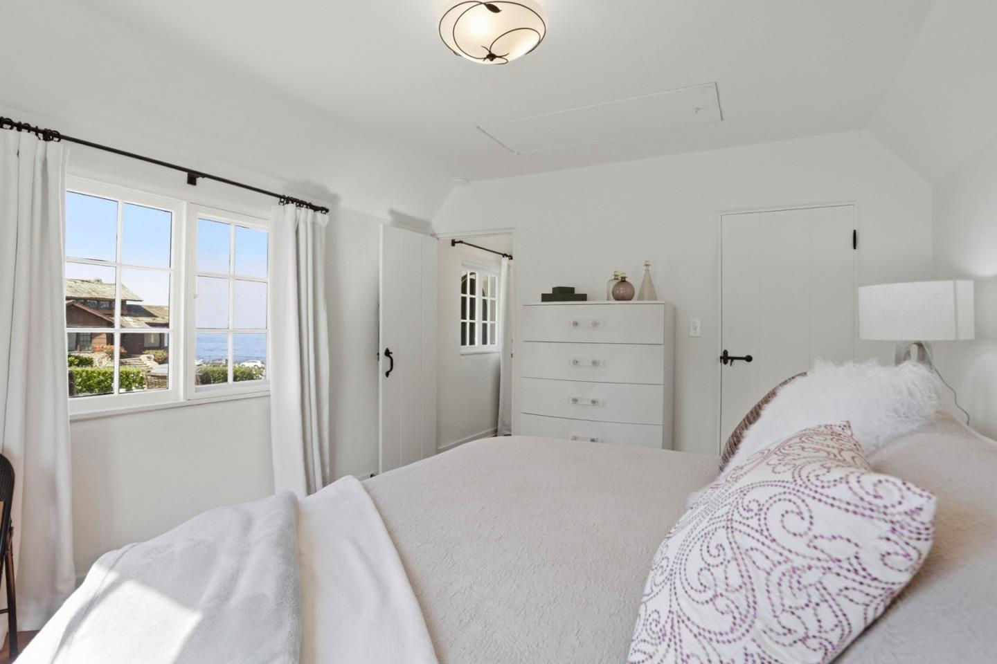 Detail Gallery Image 18 of 31 For 115 1st St, Pacific Grove,  CA 93950 - 2 Beds | 2 Baths