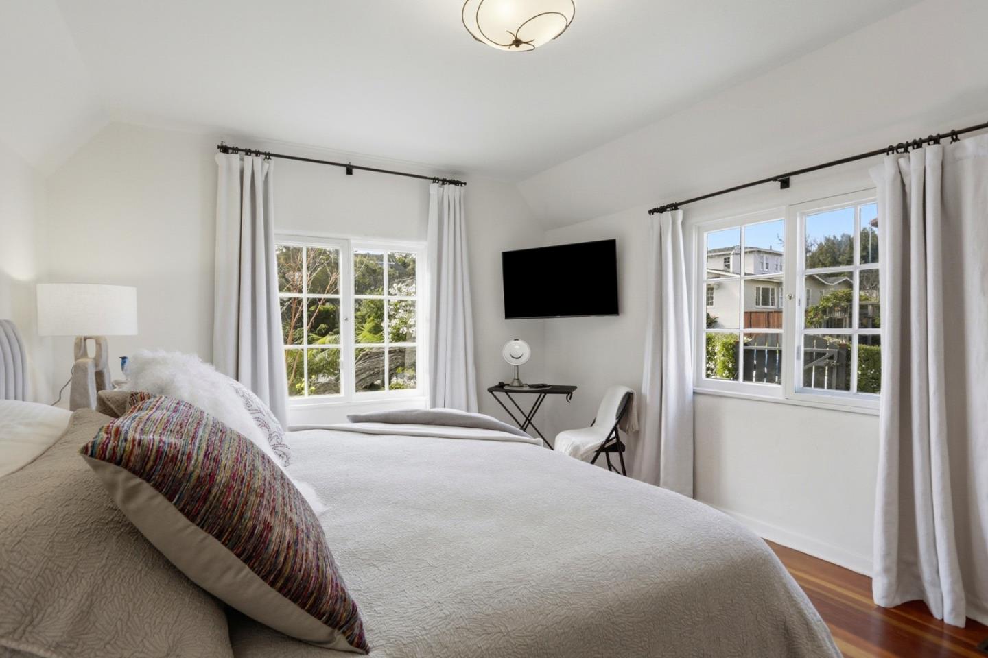 Detail Gallery Image 19 of 31 For 115 1st St, Pacific Grove,  CA 93950 - 2 Beds | 2 Baths