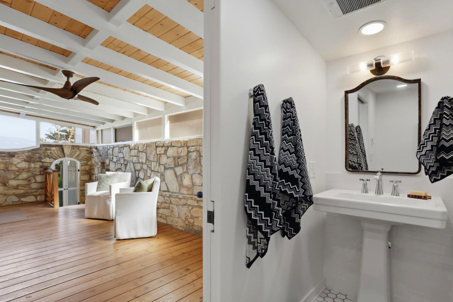 Detail Gallery Image 22 of 31 For 115 1st St, Pacific Grove,  CA 93950 - 2 Beds | 2 Baths