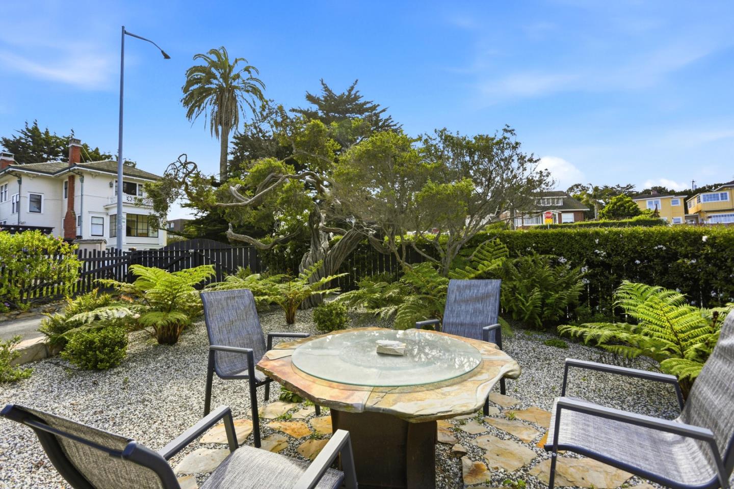Detail Gallery Image 27 of 31 For 115 1st St, Pacific Grove,  CA 93950 - 2 Beds | 2 Baths