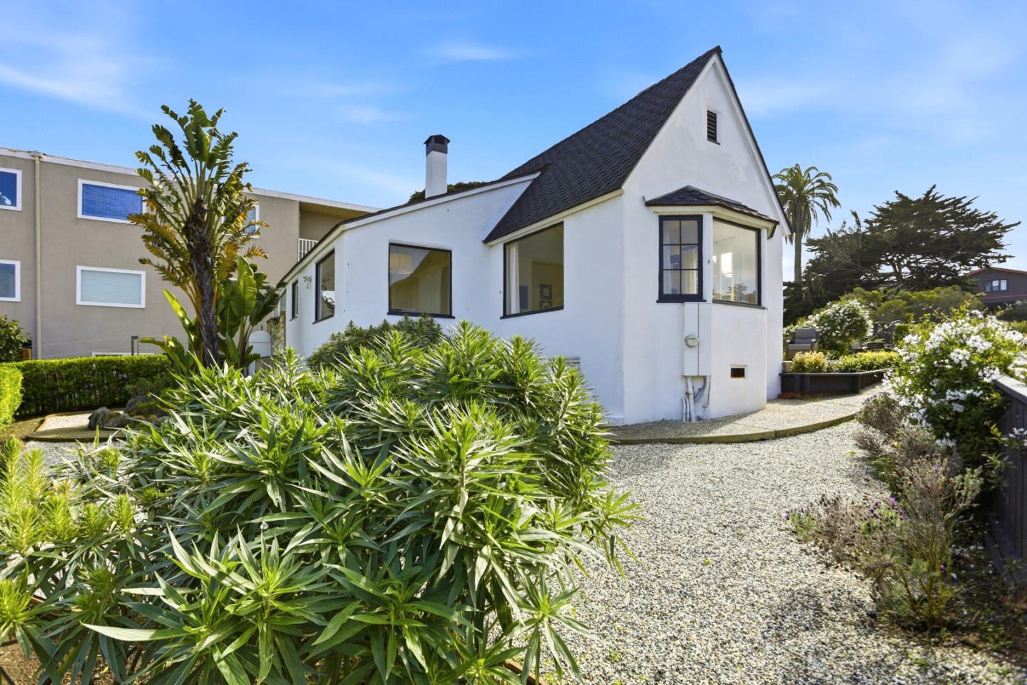 Detail Gallery Image 29 of 31 For 115 1st St, Pacific Grove,  CA 93950 - 2 Beds | 2 Baths