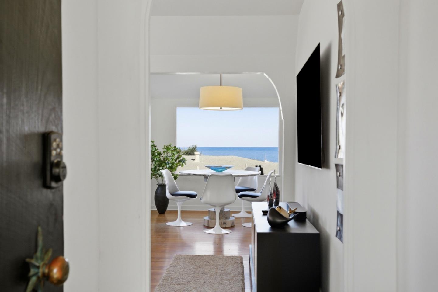 Detail Gallery Image 4 of 31 For 115 1st St, Pacific Grove,  CA 93950 - 2 Beds | 2 Baths