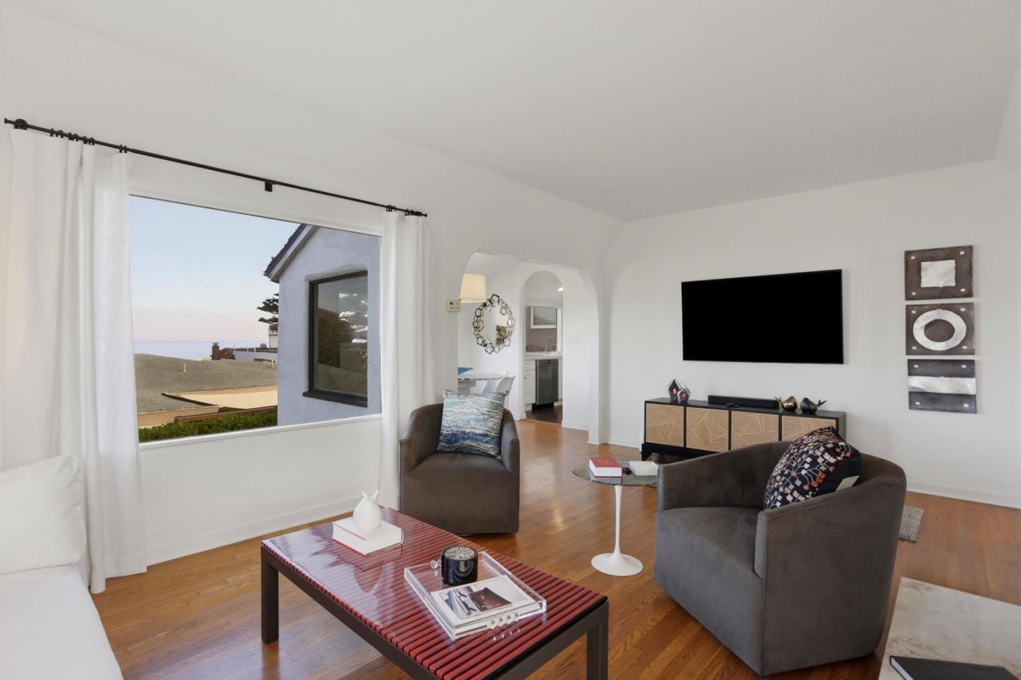 Detail Gallery Image 6 of 31 For 115 1st St, Pacific Grove,  CA 93950 - 2 Beds | 2 Baths